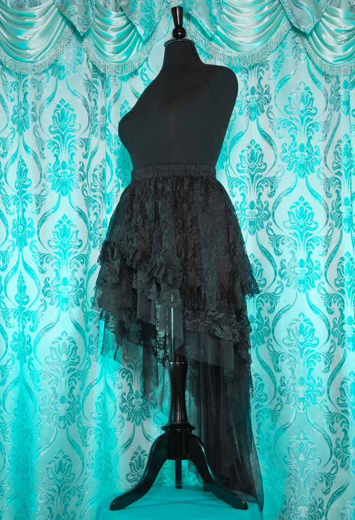 Vixen Lace Skirt in black